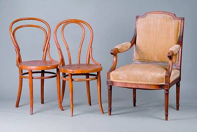 6 Kaffeehausstühle, Josef Hofmann/Thonet Österreich, um1900, Bugholz, Sitzflächen mit Brandmalerei, altersbedingt beschädigt Brandstempel und ...