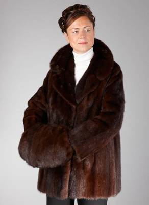 Dunkelbraune Nerzjacke mit Muff, Gr. ca. 40/ 42, längsverarbeitete Felle, dunkelbraunes Innenfutter, 2 seitl. Einschubtaschen, Muff Einschubtasche ...