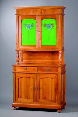 Aufsatzschrank, süddeutsch, um 1905/10, verschiedene Obsthölzer, Kirsch/Birne, Oberteil 2-türig, bunte Emailmalerei auf grünem Glas geschnitten ...