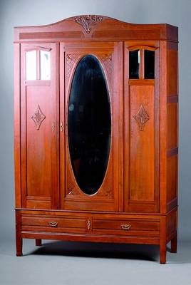 Schrank, deutsch/Elsass, um 1900/05, Eiche massiv, 2-türig, 2 integr. Schubladen, mittig ovaler Spiegel facett., seitl. rechteckige Spiegel facett., ...