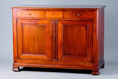 Anrichte, Frankreich, um 1890, Nußbaumfurnier, Oberteil fehlt, 2-türig, 3 Schubladen, ca. 100x137x57 cm