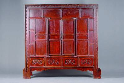 Brotschrank, Spanien, nach dem Vorbild v. 1720 um 1900, 2-türig, 4 Schubladen, rot gebeizt, st. Gebr.-Sp., ca. 167x162x53 cm
