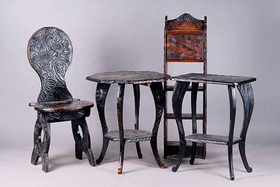 Jugendstilgarnitur, Österreich/Süddeutsch, um 1890/95, früher Jugendstil, Linde massiv, geschwärzt, reicher Blumendekor in Flachschnitzerei, ...