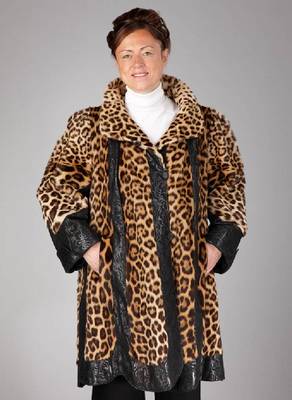 Leoparden-Jacke, Gr. ca. 42/44, Leoparden- fell mit schwarzem geprägtem Leder abgesetzt, schwarzgemustertes Innenfutter, Label: Chr. ...
