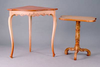 Konsolentisch, nach ital. Vorbild v. 1900, Buche, Beine cremefarben gefasst, florale Bemalung, ca. 80x81x54 cm
