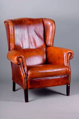 Sessel, nach engl. Vorbild v. 1910, Schafsleder, Nagelverz., st. Gebr.-Sp., ca. 107x98x90 cm, Sh. 48 cm