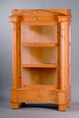 Vitrine, Biedermeierstil, um 1910, Kiefer, 3-seitig verglast, 1-türig, Fußschublade, 2 freistehende Säulen, 3 Einlegebretter, schwundrissig, ...