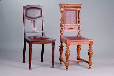 5 Stühle, deutsch, um 1880, Gründerzeit, Nußbaum, Sitz und Rücken m. Geflecht, allseitig reich gedrechselt, Gebr.-Sp., ca. 104x47x50 cm, Sh. 50 cm