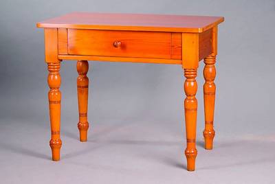 Tisch, deutsch, Pfalz, um 1820, Weichholz, gedrechselte Beine, ein Schub in der Zarge, restauriert, ca. 80x94x62cm Gebr.-Sp.