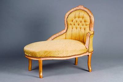 Liegesessel, nach ital. Vorbild v. 1740, Buche, goldfarben gefasst, Bänderverz., Polsterung und Bezug alt belassen, Erneuerung empf., st. Gebr.-Sp., ...