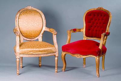 Stuhlsessel, nach franz. Vorbild v. 1740, Buche, goldfarben gefasst, allseitig geschweift u. gerieft, Verleimung empf., weinroter Bezug Polsterung ...