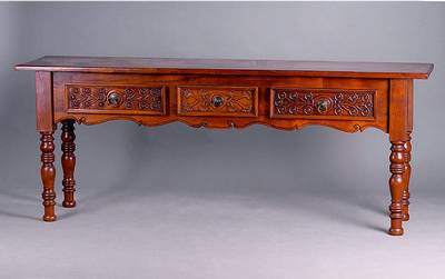 Sideboard, nach südfranz. Vorbild v. 1860, Kastanienholz, 3-schübig, Front reich geschnitzt, abstrakt floral, Beine gedrechselt, Zarge geschweift, ...