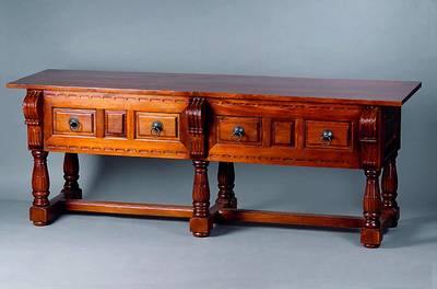Sideboard, n.südfranz.Vorbild v.1860, Kastanienholz, 4-schübig, Front reich geschnitzt, abstrakt floral, Balusterbeine verstrebt, Zarge geschweift, ...