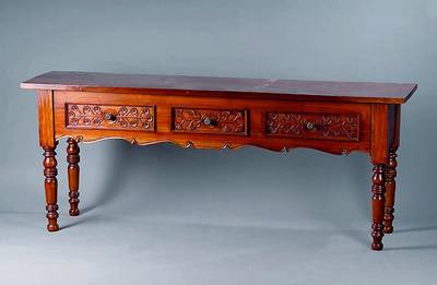 Sideboard, nach südfranz.Vorbild v.1860, Kastanienholz, 3-schübig, Front reich geschnitzt, abstrakt floral, Beine gedrechselt, Zarge geschweift, ...