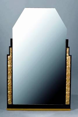 Spiegel, Frankreich, um 1930, Buche schwarz u.goldfarben gefasst, Rahmen gerillt, st.Gebr.-Sp., alt belassen, ca.127x84cm