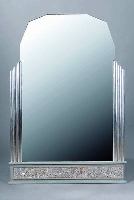 Spiegel, Frankreich, um 1930, Buche silberfarben gefasst, Rahmen gerillt, st. Gebr.-Sp., alt belassen, ca.131x88cm
