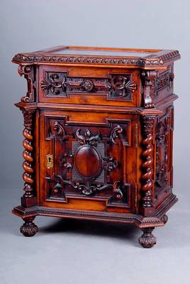 Halbschrank, deutsch, um 1890, Historismus, Marmorplatte, kassettiert, auch seitlich, zwei gedrehte Vollsäulen, Schloß defekt, l. Altersspuren, ca. ...