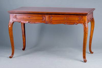 Schreibtisch, Lütticher Barockstil, um 1890/1900, Nußbaum massiv/Furnier, 2-schübig, Schloss defekt, geschweifte Beine, sparsame Schnitzereien, ...