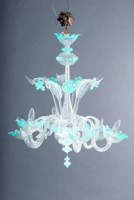Deckenlampe, Murano, ca.10-20 J.alt, farbl.Glas, blaue Blüten u.Randverzierungen, 6 Brennstellen, Elektr. nicht gepr., 1 Blatt fehlt, H.ca.88cm, ...