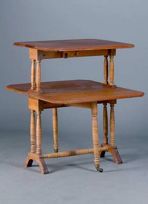 Klapptisch, England, um 1900, Palisander, gedrechselte Beine, zweistöckig, Altersschäden, st. Gebr.-Sp., ca. 73x12(52)x58 cm