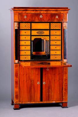 Empirestandsekretär, deutsch/Umkreis Darmstadt, um 1810, Korpus Weicholz, eine Kopfschublade, Unterteil 2-türig, Pyramidenmahagonifurnier ...