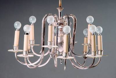 Deckenleuchter, deutsch, Dresden, um 1930, Metall versilbert, 12 Brennstellen in zwei Ebenen, Elektr. nicht geprüft, H. ca. 85cm, D. ca. 65cm
