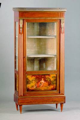 Vitrine, Frankreich, um 1890/1900, Mahagonifurnier, Messingintarsien, Appliken inreinem Klassizismus, Front und Seiten m. Ölgemälden, l. ...