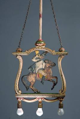 Deckenlampe, deutsch, um 1900, wohl aus einer Postfiliale, Lindenholz geschnitzt, bunt staffiert, Gebr.-Sp. Gesamthöhe ca. 115 cm, D. ca. 48 cm