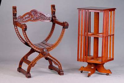 Büchermühle, deutsch, um 1920, Eiche, drehbar, teilw. vertikal versprosst, Zierleisten getreppt, m. Rollen, st. Gebr.-Sp.ca. 95x42x42 cm