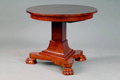 Beistelltisch, deutsch, um 1870, Platte später, Mahagoni, 3 Tatzenfüße, Säule 3-kantig, getreppt, schwundrissig, st. Gebr.-Sp., H. ca. 60 cm, D. ...