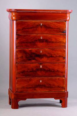 Chiffoniere, deutsch, um 1830/40, Mahagonifurnier, 6-schübig, Perlmuttbeschl., Ecken abgerundet, Furnierschäden, st. Gebr.-Sp, ca. 158x103x46 cm