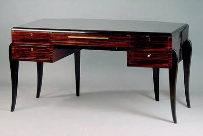 Schreibtisch, deutsch, um 1935/40, Art-Deco,Makassar, teils geschwärzt, Beine geschweift, 4 Schubladen, 6-eckig, sehr elegant, Gebr.-Sp., 1 Schloß ...