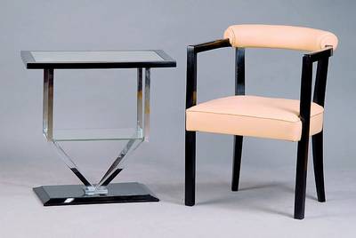 Beistelltisch, deutsch, um 1935/40, Buche, Platte m. integr. Spiegel, Fuß teils verchromt, 1 Glasbrett, schwarz gelackt, ca. 64x64x44 cm