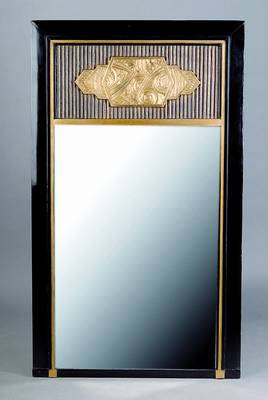 Spiegel, Frankreich, um 1935/40, Buche schwarz gelackt, Art- Deco, Lackierung sek., teils goldfarbene Riefung, Gebr.-Sp., ca. 130x76 cm