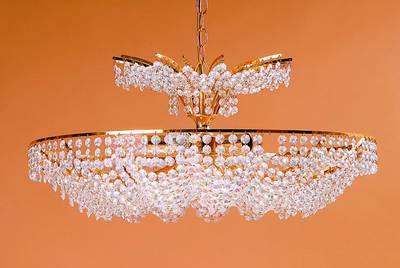 Deckenlampe, 2.H.20.Jh., Kristallbehang, intakt, jedoch ungeprüft, Alterssp., H.ca.70cm, 3 Brennstellen