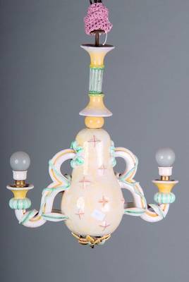 Deckenlampe und Wandlampe, wohl Italien, Fayence, 20/30er Jahre, Deckenlampe in Birnenform, 2 Brennstellen, bemalt, Art Deko, leichte Altersspuren, ...