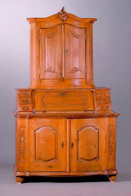 Tabernakelschreibsekretär, süddeutsch, um 1730/50, Oberteil in der Zeit dazugearb., Eiche, Inlets a.d. Vollholz geschnitzt, Beschl sek., Unterteil ...