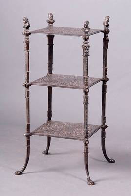Etagere, wohl Hanau, um 1880, feiner Gußeisen, Enden in Büsten auslaufend, Etagen m. reichem Blumen und Vogeldekor, Gebr.-Sp., Tatzenfüße, ca. ...