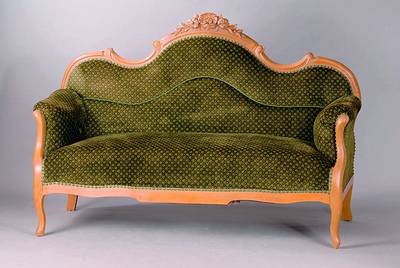 Sofa, süddeutsch, um 1840/50, Buche massiv, allseitig geschweift, Rückenabschluss mit sparsamer floraler Schnitzerei, Bezug erneuert, zusätzlich ...