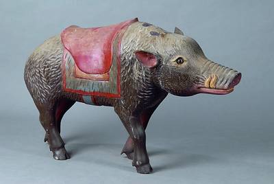 Karussell-Wildschwein, ca. 60/70 Jahre, Holz geschnitzt, Keiler, bunt bemalt, L. 105 cm, H. 63 cm, B. 38 cm, altersbed. spannungsrissig