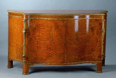 Kommode, Frankreich, um 1900, nach dem Vorbild von 1770, Ahorn, , 2-türig, allseitig geschweift und bombiert, Front m. floralen Brandintarsien, ...