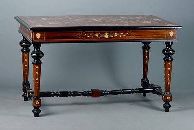 Tisch, wohl Italien, um 1880/90, Palisander,Beine gedrechselt, Beinintarsien, abstrakt floral sowie Figuren und Wappen, Zierteile teils geschwärzt, ...