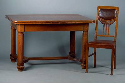 Sitzgruppe best. aus Tisch u. 6 Stühle, deutsch, um 1905/10, Eiche, Jugendstil m. Barockelementen, Ausziehtisch: Beine gerieft u. verstrebt, ...