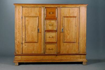 Brotschrank/Halbschrank, deutsch, um 1880, Kiefer, 2-türig, 4 Schubladen, Inlets vielfachgetreppt, 1 Tür verschlossen, st. Gebr.-Sp., alt belassen, ...