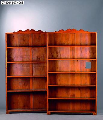 Bücherregal, Spätbiedermeier, um 1850, Kirschbaum, 5 Ablegefächer, Kopf geschweift, Gebr.-Sp., ca. 190x113x24 cm