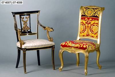 Stuhl, Versace-Atelier, ca. 10 Jahre alt, Holzrahmen vergoldet, mit Versacestoffbezug, allseitig geschweift, sparsame Akanthusblattverz., ...