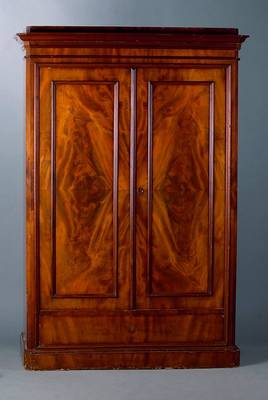Schrank, deutsch, um 1880, Korpus Eiche, Pyramidenmahagonifurnier, 2-türig, Nußbaumfurnier, Inlets getreppt, abgeflachte Ecken, ohne ...