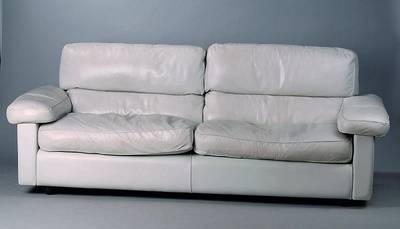 2-Sitzercouch, Italienes Desigen, Poltrana Frau, Casa Fondata Nel 1912, sig., 90er Jahre, Leder, Federkernfüllung, beschmutzt, Gebr.-Sp.,