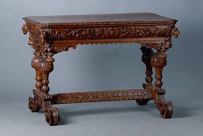 Tisch, Belgien, um 1880/90, Eiche, reich geschnitzt in Form v. Akanthusblättern, Löwenköpfe und abstrakt floral, Beine gedrechselt, Füße in ...