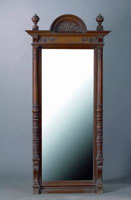 Spiegel, deutsch, um 1870, Eiche, reich geschnitzt, 3/4 Säulen reich gedrechselt, Rahmen vielfach getreppt, Spiegelglas alt belassen, st. Gebr.-Sp., ...